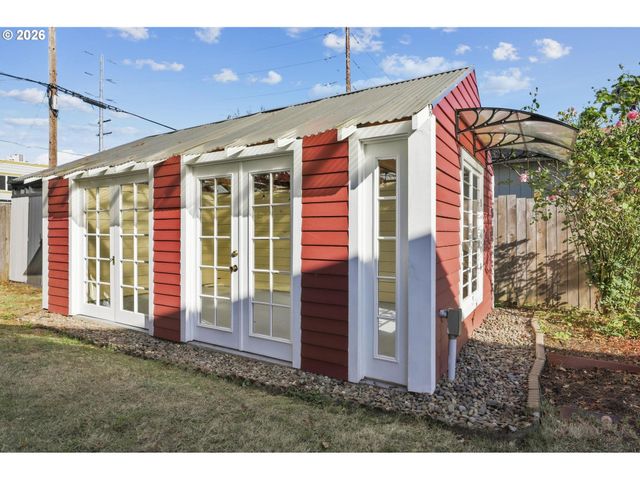 6535 N MARYLAND Ave, Portland, OR 97217
