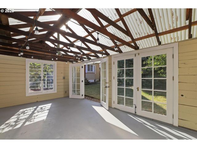 6535 N MARYLAND Ave, Portland, OR 97217