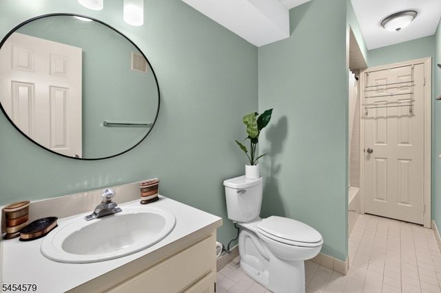 92 Jamestown Rd, Bernards Twp., NJ 07920
