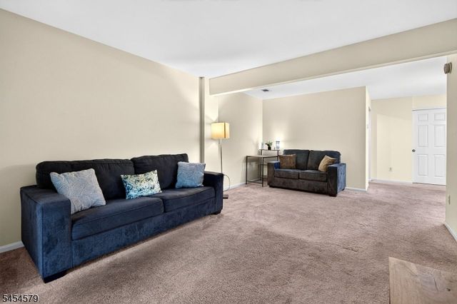 92 Jamestown Rd, Bernards Twp., NJ 07920