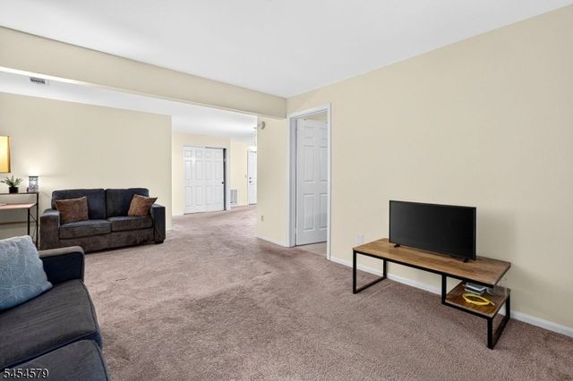 92 Jamestown Rd, Bernards Twp., NJ 07920