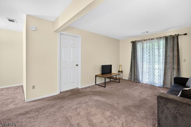 92 Jamestown Rd, Bernards Twp., NJ 07920