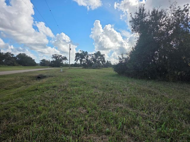 340 Pony Trail, Angleton, TX 77515