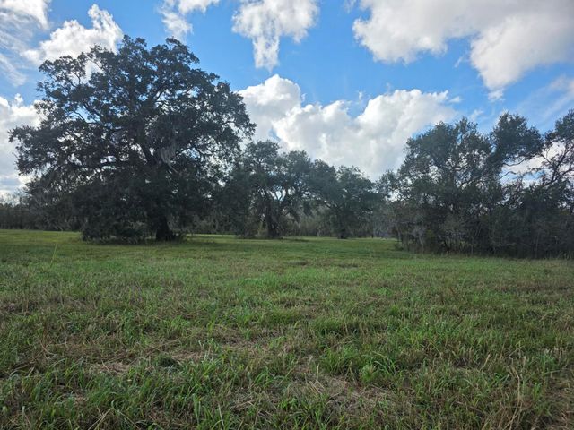 340 Pony Trail, Angleton, TX 77515