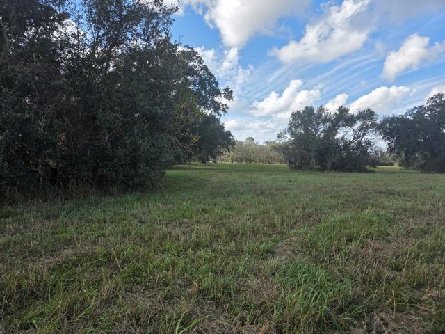 340 Pony Trail, Angleton, TX 77515