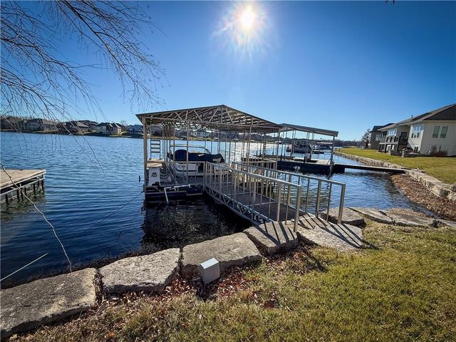 1427 Young Circle, Raymore, MO 64083