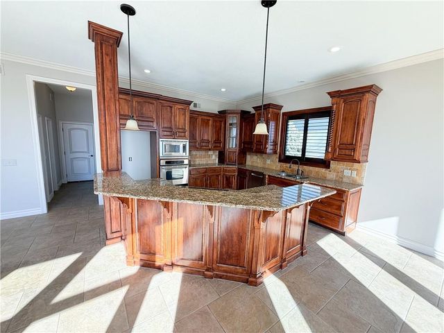 1427 Young Circle, Raymore, MO 64083