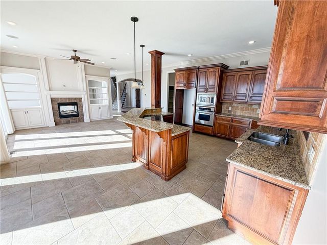 1427 Young Circle, Raymore, MO 64083