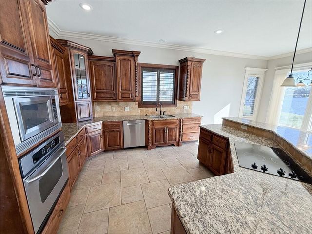 1427 Young Circle, Raymore, MO 64083