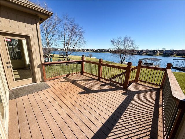 1427 Young Circle, Raymore, MO 64083