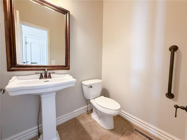 1427 Young Circle, Raymore, MO 64083