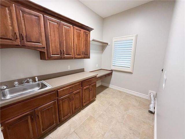 1427 Young Circle, Raymore, MO 64083