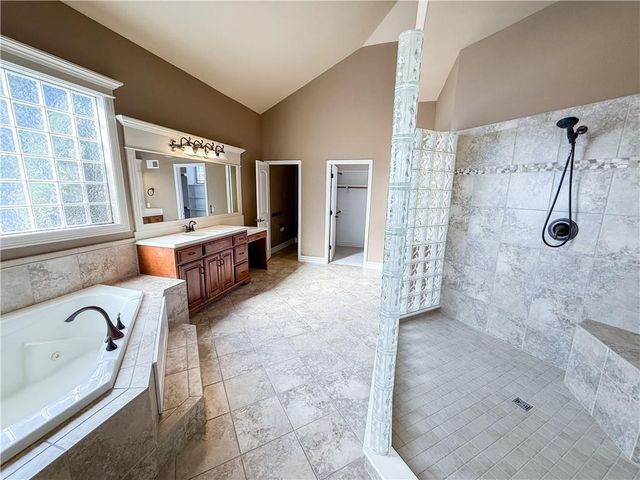 1427 Young Circle, Raymore, MO 64083