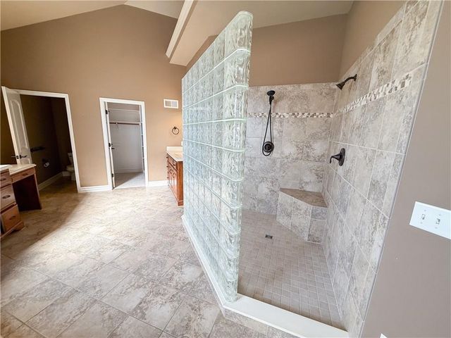 1427 Young Circle, Raymore, MO 64083