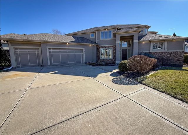 1427 Young Circle, Raymore, MO 64083