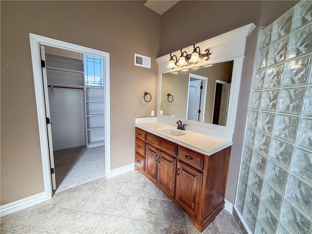 1427 Young Circle, Raymore, MO 64083