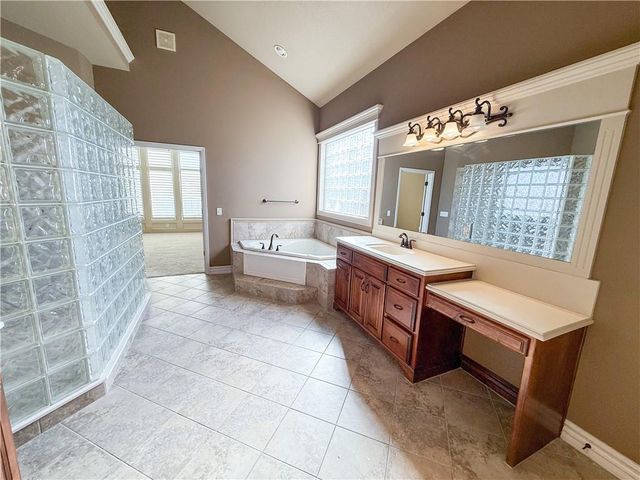 1427 Young Circle, Raymore, MO 64083
