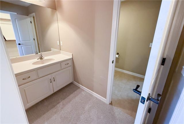 1427 Young Circle, Raymore, MO 64083