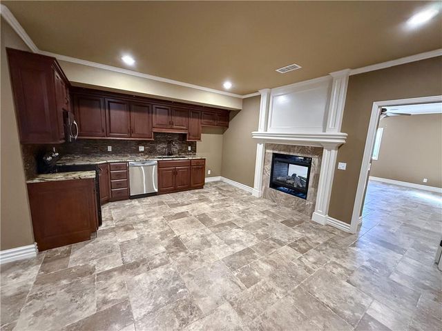 1427 Young Circle, Raymore, MO 64083