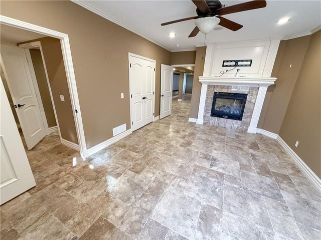 1427 Young Circle, Raymore, MO 64083