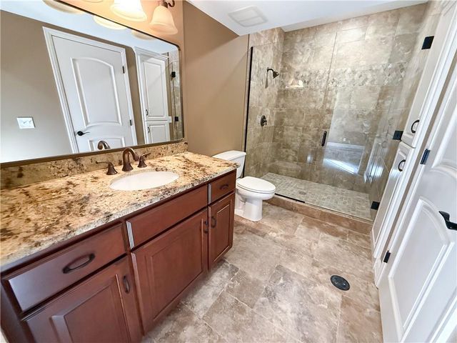 1427 Young Circle, Raymore, MO 64083