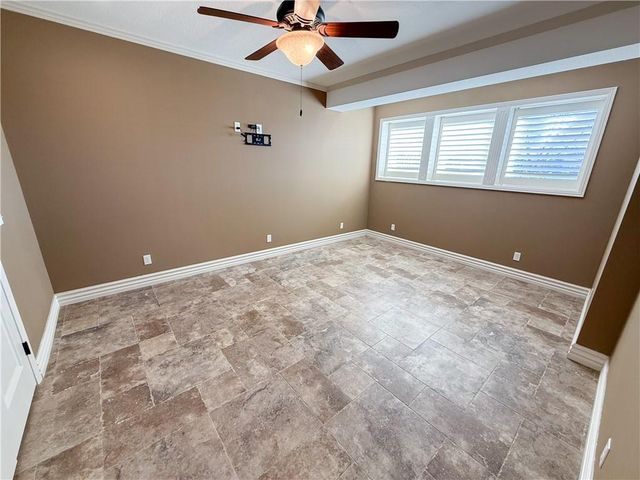 1427 Young Circle, Raymore, MO 64083