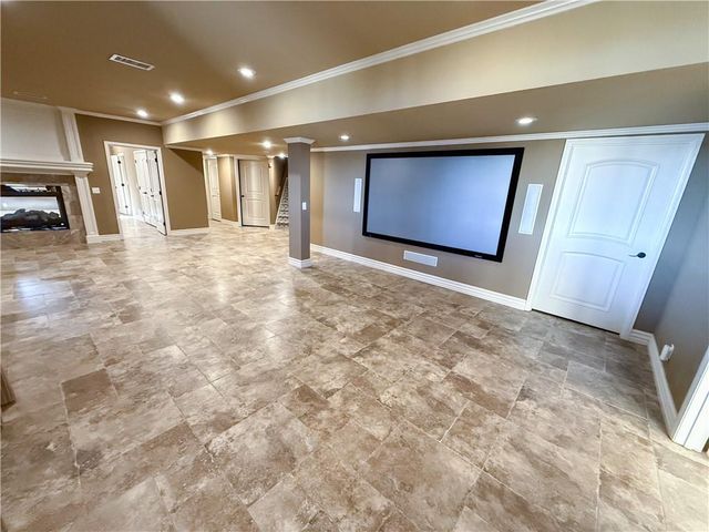 1427 Young Circle, Raymore, MO 64083