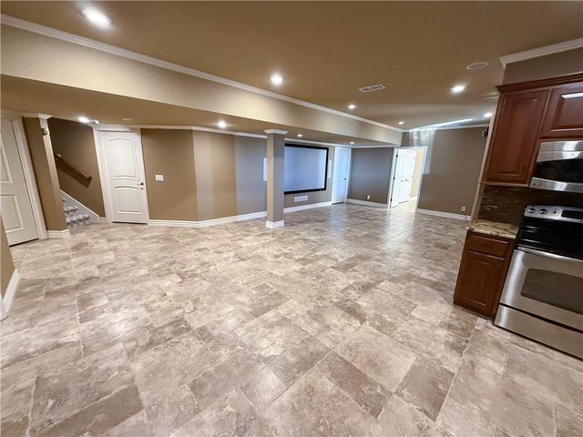 1427 Young Circle, Raymore, MO 64083