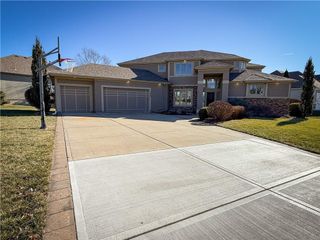 1427 Young Circle, Raymore, MO 64083