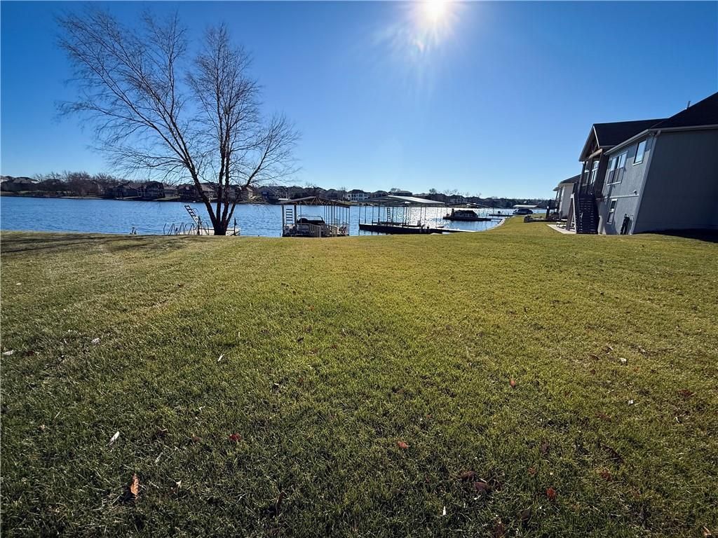 1427 Young Circle, Raymore, MO 64083