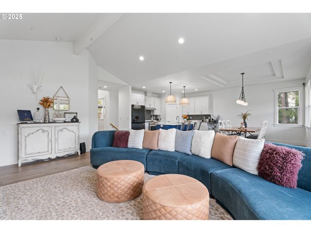 50322 briarwood Ct, Scappoose, OR 97056