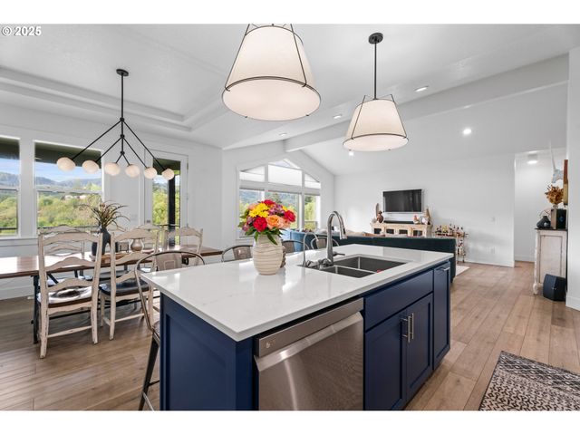 50322 briarwood Ct, Scappoose, OR 97056