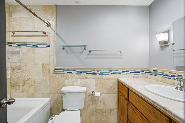 2015 RONALD CIRCLE, Seffner, FL 33584