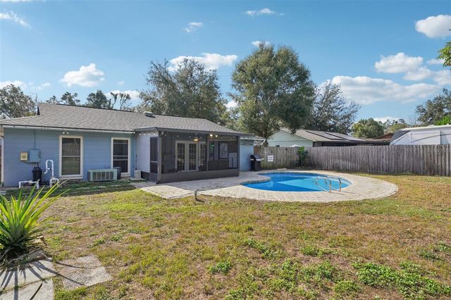 2015 RONALD CIRCLE, Seffner, FL 33584