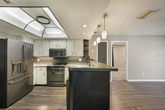 2015 RONALD CIRCLE, Seffner, FL 33584