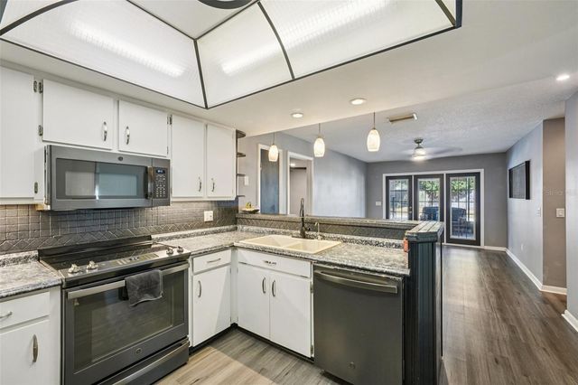 2015 RONALD CIRCLE, Seffner, FL 33584