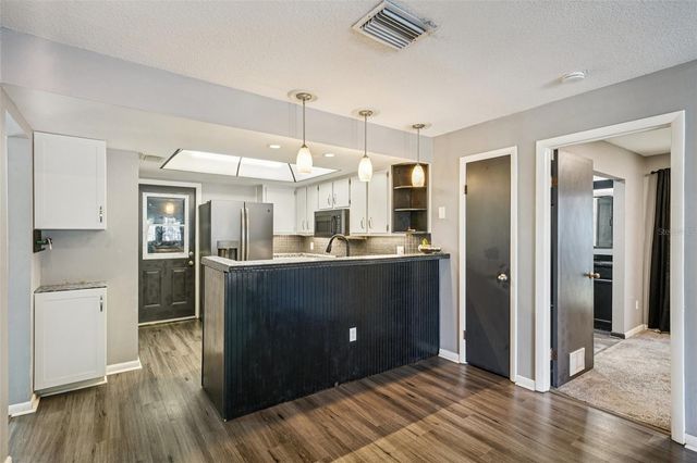 2015 RONALD CIRCLE, Seffner, FL 33584