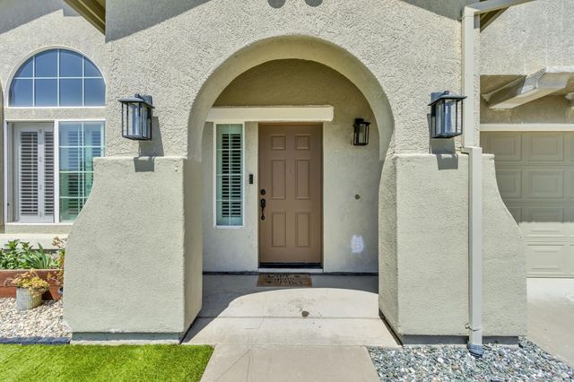 353 Eagle Dr, Ione, CA 95640