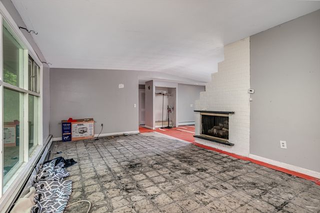 61 Barry Rd, Worcester, MA 01609