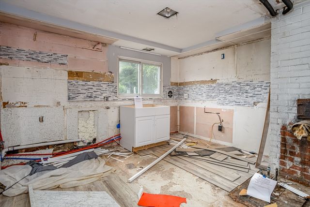 61 Barry Rd, Worcester, MA 01609