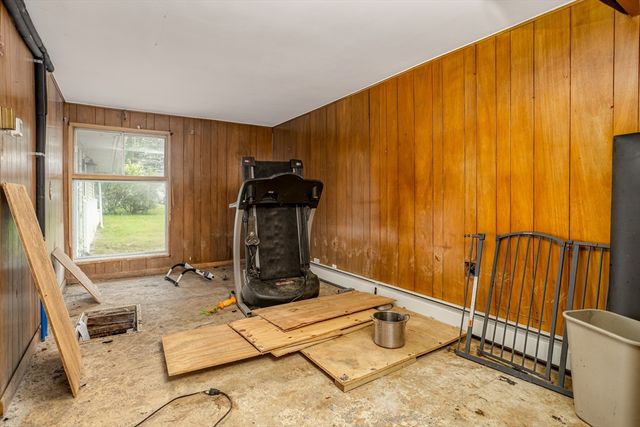 61 Barry Rd, Worcester, MA 01609