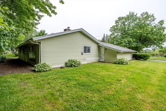 61 Barry Rd, Worcester, MA 01609