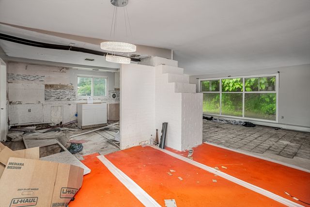 61 Barry Rd, Worcester, MA 01609