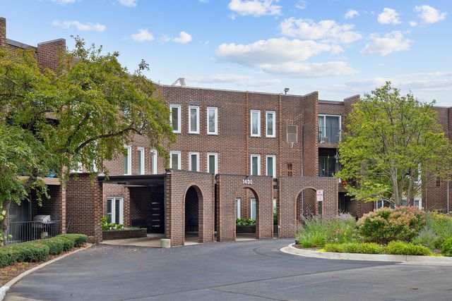 1430 Sandstone Drive 115, Wheeling, IL 60090