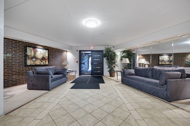 1430 Sandstone Drive 115, Wheeling, IL 60090