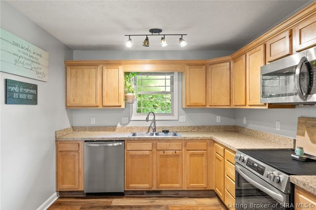 12205 Bailey Hill Road, Charlestown, IN 47111