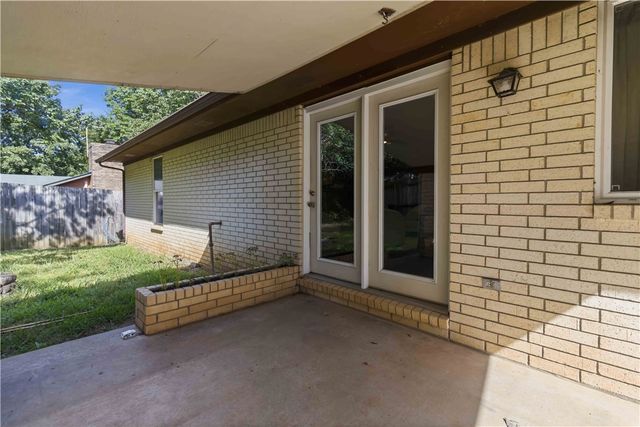 2741 E Ferguson Avenue, Fayetteville, AR 72703