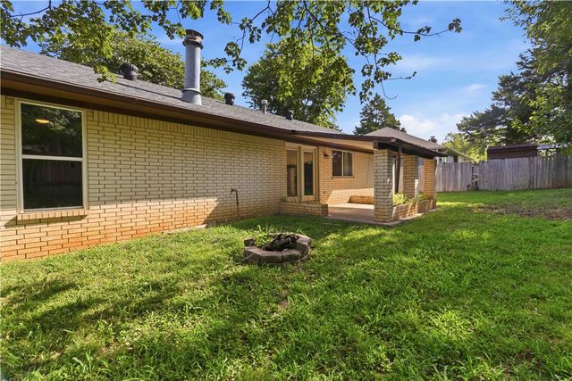 2741 E Ferguson Avenue, Fayetteville, AR 72703