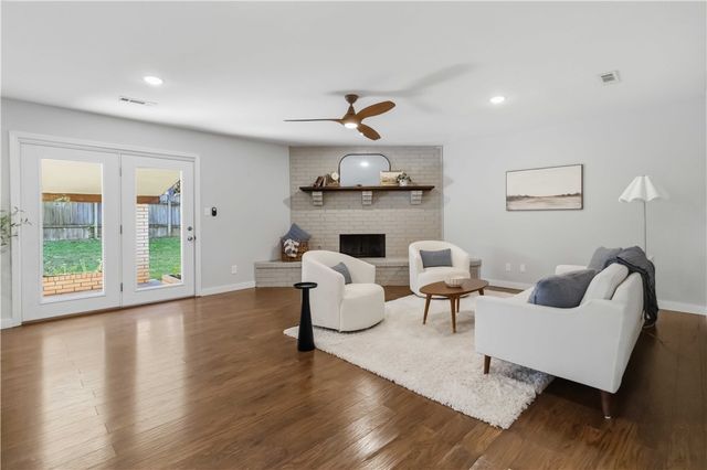 2741 E Ferguson Avenue, Fayetteville, AR 72703