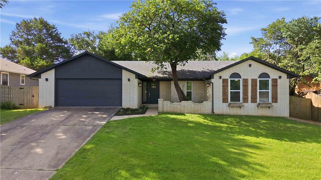 2741 E Ferguson Avenue, Fayetteville, AR 72703
